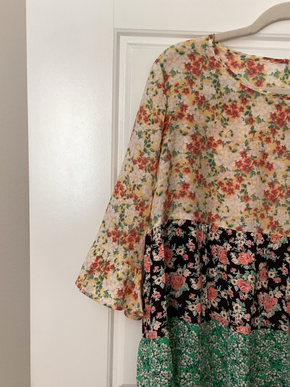 ODDY Floral Tiered Blouse in Cream, Black & Green - Picture 3 of 3